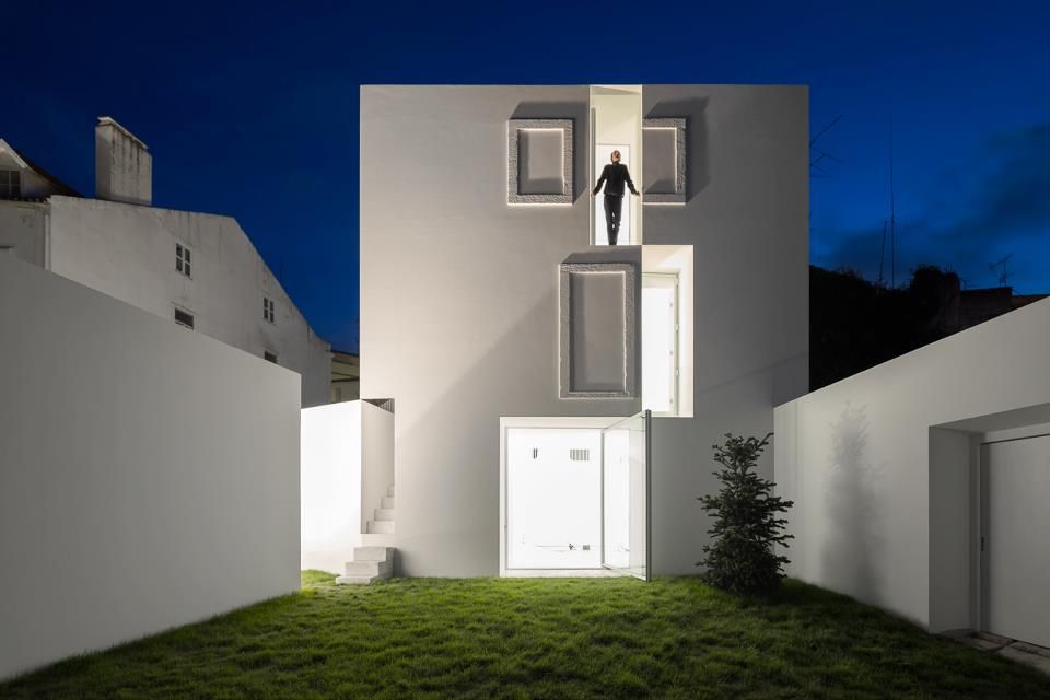 House in Alcobaca, designed by Aires Mateus